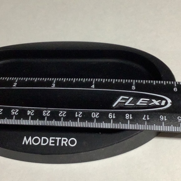 MODETRO SET OF TWO ADJUSTABLE SALT AND PEPPER GRINDERS - Picture 7 of 9